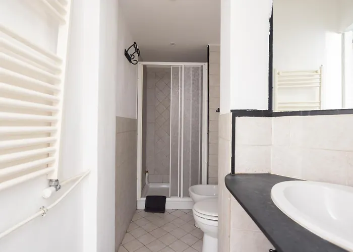 C_44 - Be On The Old Steps Between Station And Centre / Scalinata Cernaia